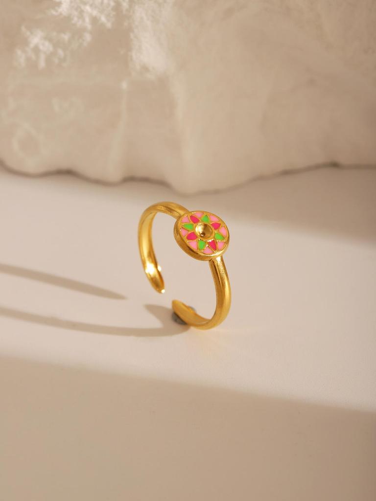 Gold-Plated Stainless Steel Flower Ring for Women - Non-Fading, Light Luxury, Exclusively Designed.