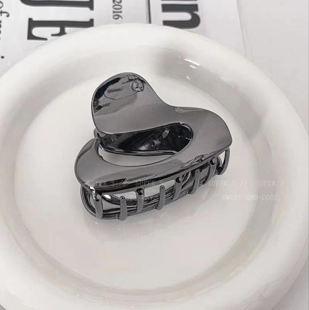 Premium Metal Hair Clip for Women - Large Summer Shark Clip, Unique Design Hairpin