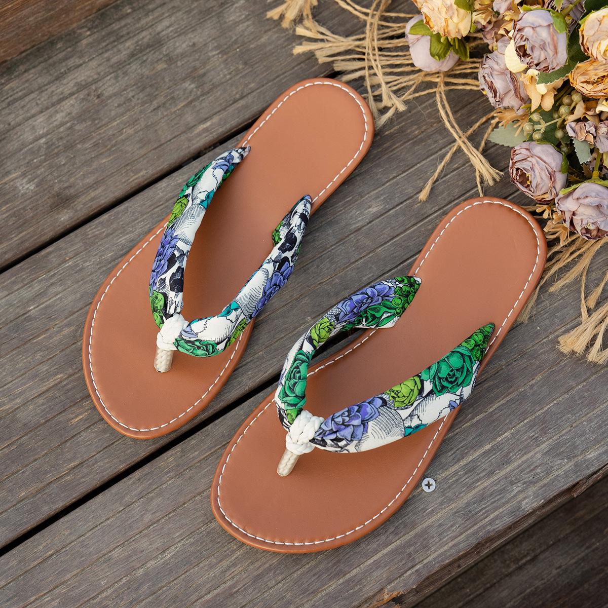 

Ethnic style flat bottom cool slippers women s 2025 summer new breathable printing set toe style herringbone slippers women 43