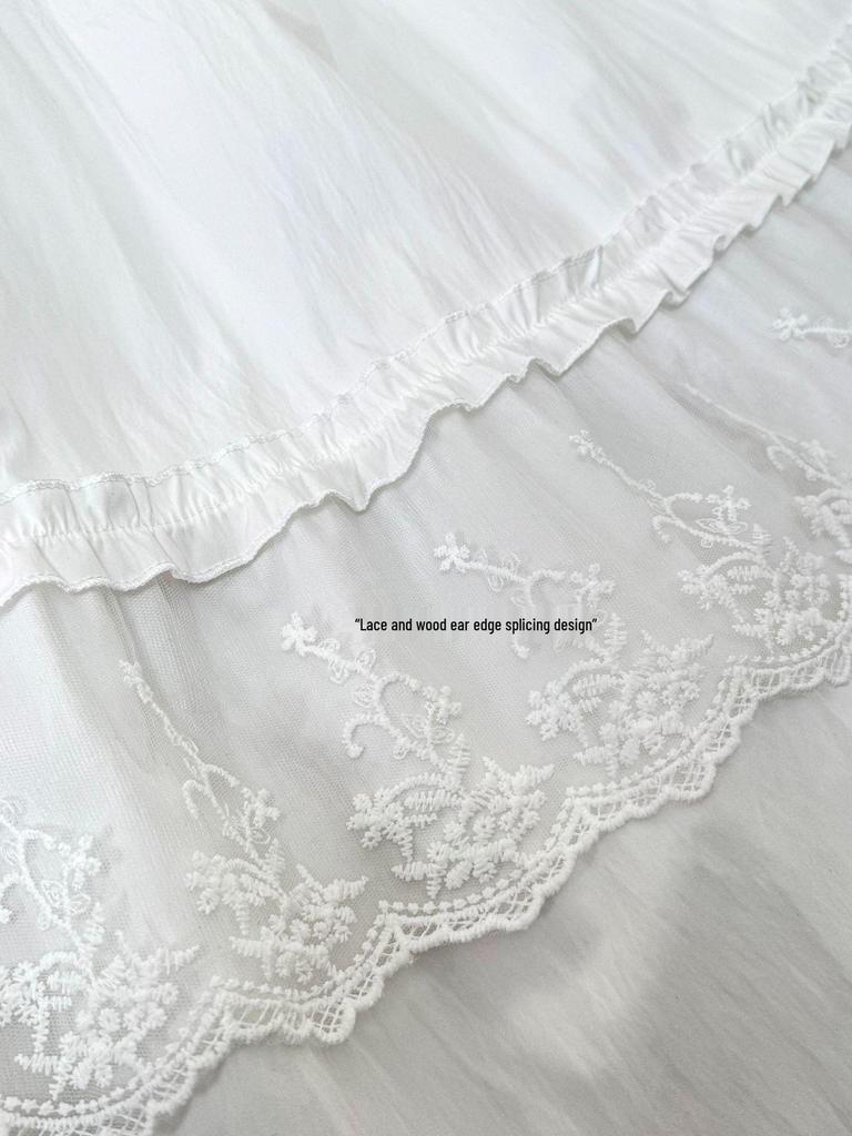 Weißer Sommerrock in A-Linie mit Spitzenbesatz: Süßer & Schlankmachender Stil