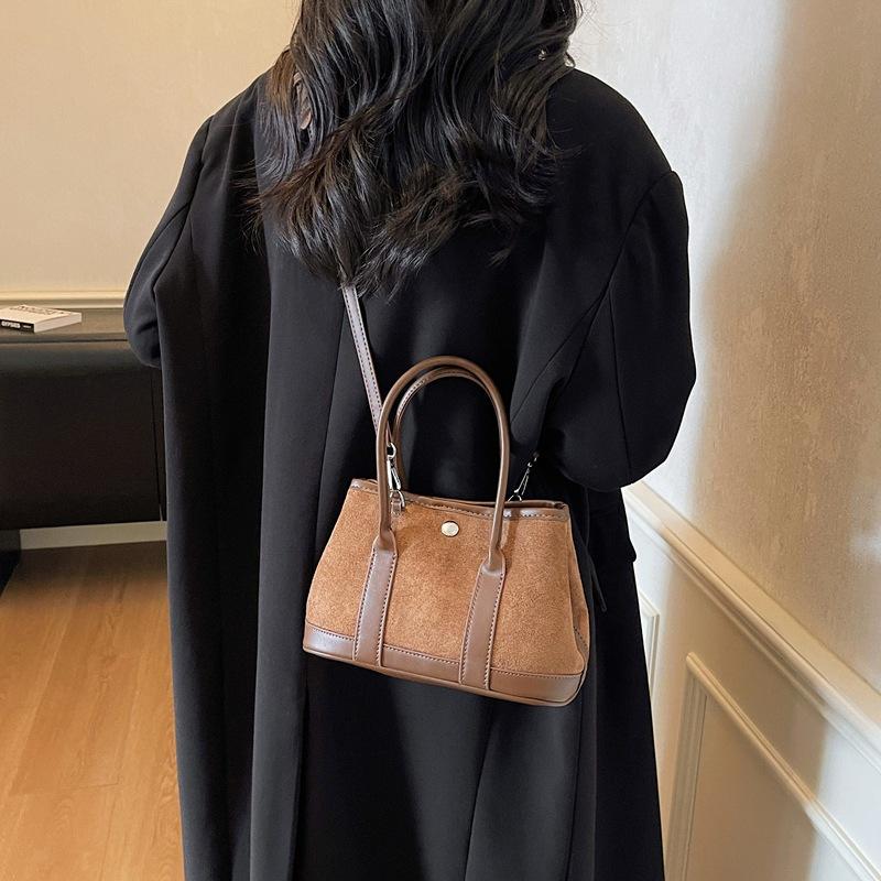 Retro Suede Handbag Women's 2025 Autumn and Winter New Commuter Messenger Bag Leopard Print Versatile Bucket Bag