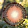 360 Grad Drehender Rot und Weiß Gestreifter Metall-Windspinner für Outdoor-Garten-Terrassen-Dekor Ganzjährige Ästhetik