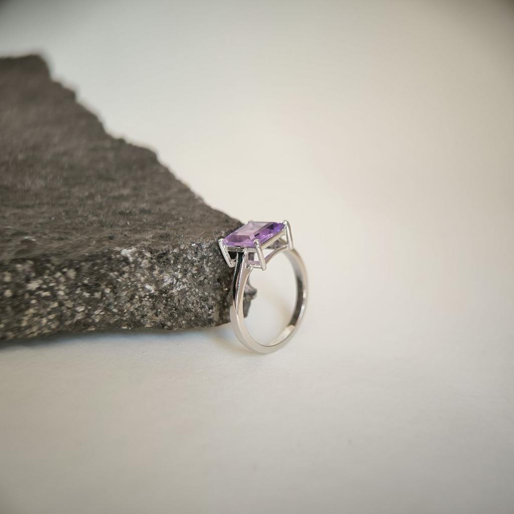 Серебряное кольцо с натуральным аметистом 2.1ct, вес изделия 2,82 гр (2179023)