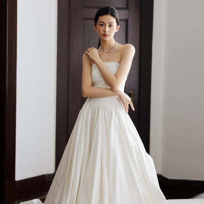 French Retro Tube Top Light Wedding Dress Simple Niche Satin Mori Small Trailing Dress Bridal Morning Robe Going Out Yarn
