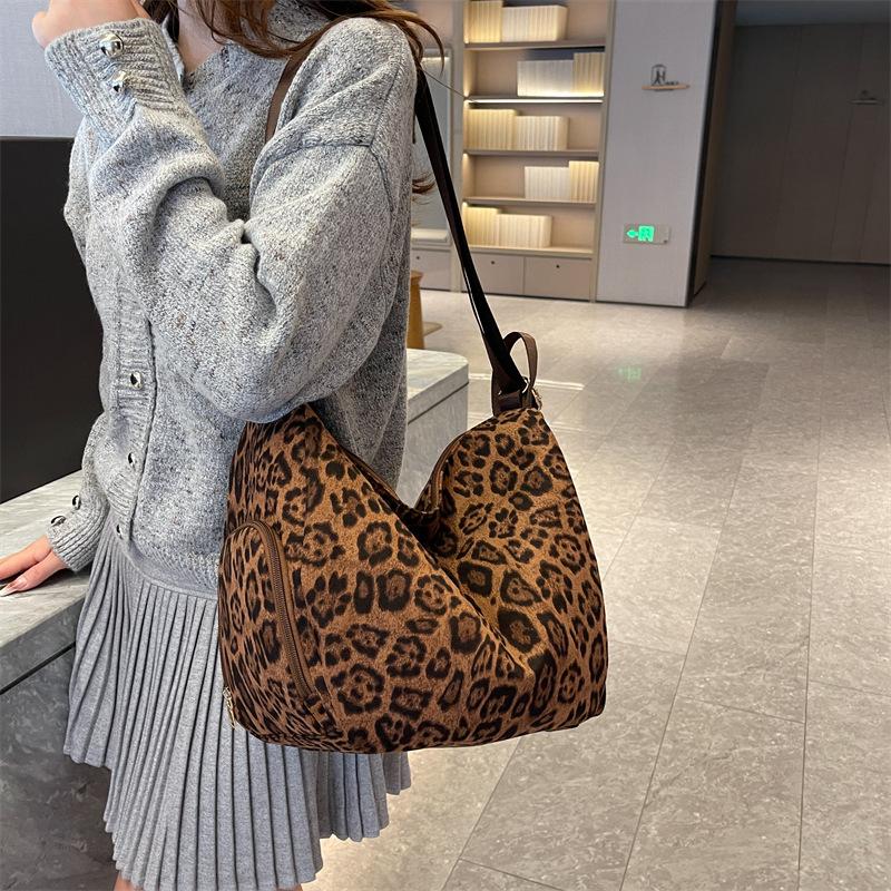 Schoolbag leopard print bag women's new Korean version versatile small backpack women's daily commute travel fashion shoulder bag