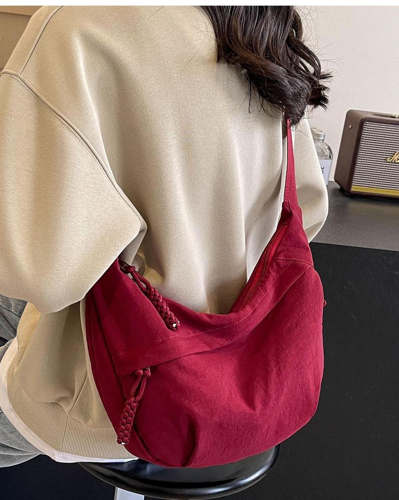 Dámská univerzální lehká crossbody taška 'knedlík' - Velkokapacitní ležérní taška přes rameno