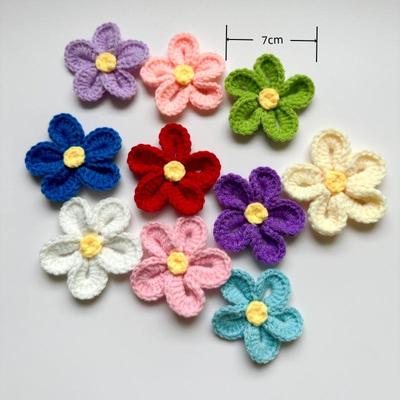 Accessori all'Uncinetto a Forma di Fiore Lavorati a Mano