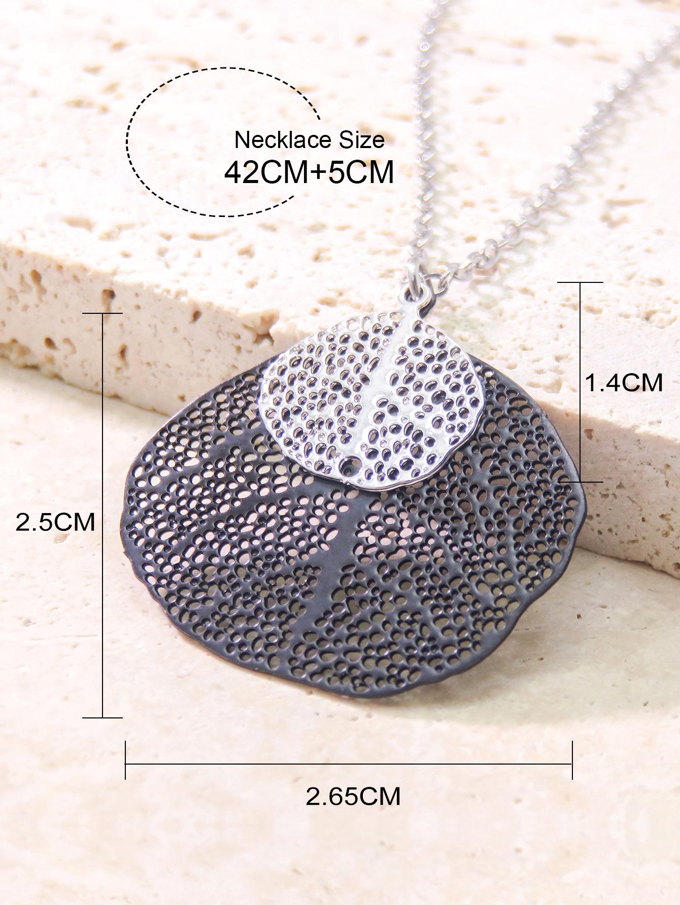 

Ожерелье-подвеска «Пистолетный черный лист» – Полый дизайн для женщин – Заявление о моде через границы чёрный/серебряный