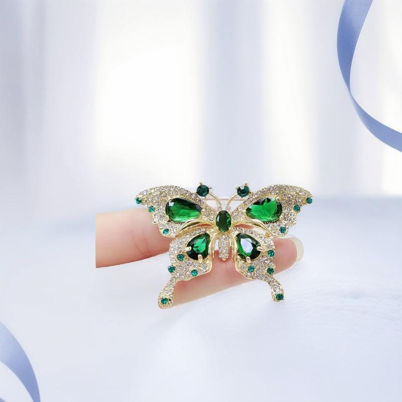 

Vintage light luxury emerald rhinestone butterfly brooch women s summer anti-light shawl buckle pin small suit jacket accessories 14k