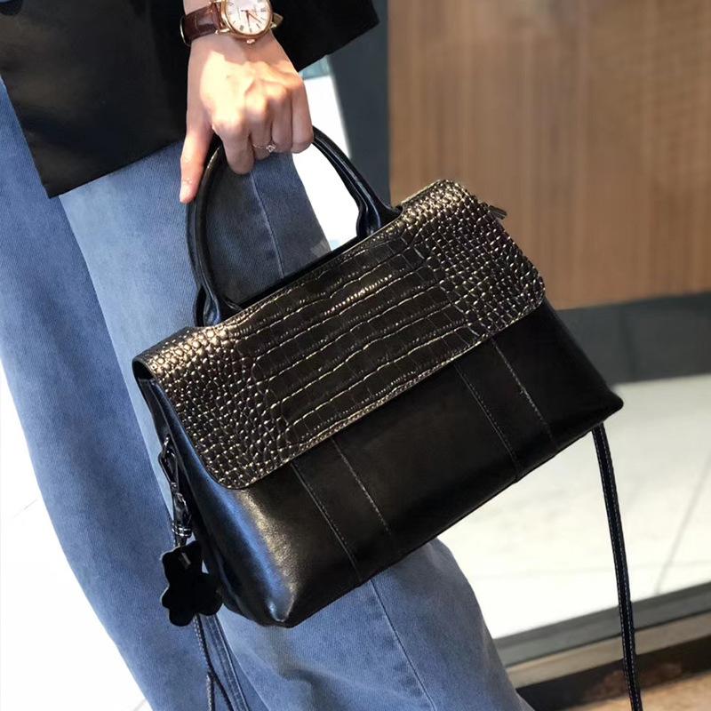 Fashion Leather New Portable Tote Bag Women's Commuter Versatile Large-capacity High-end Shoulder Messenger Bag