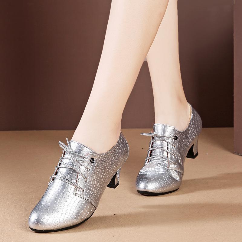 Damen Professionelle Tanzschuhe Neue Mädchen Tango Gesellschaftstanz Absätze Tanz Sneaker Damen Lateinamerikanische Schuhe Weiche Moderne Jazz Lederschuhe