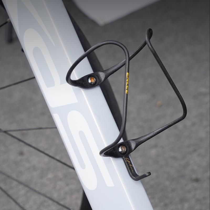 Ultra lehký karbonový košík na láhev na kolo Aero High Carbon Composite Držák na láhev na kolo Pro vybavení silniční cyklistiky