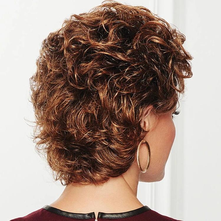 Mote falske hår Parykker for kvinner Dame Naturlig krøllete parykk Kvinnelig Ombre Blond Brun Gylden Parykk Med smell Varmebestandig fiber kort parykk