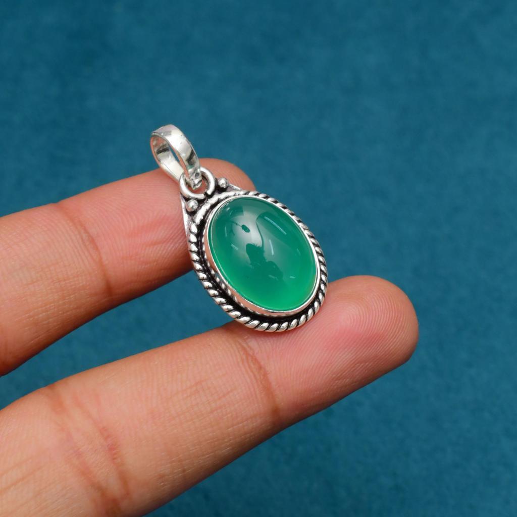 Green Onyx Gemstone Pendant Gemstone : 925 Sterling Silver Handmade Jewelry Pendant