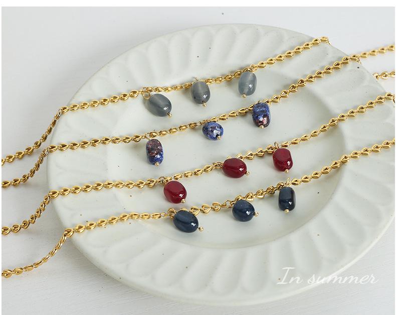 Elegante Collar con Colgante de Lapislázuli y Ágata en Acero de Titanio Chapado en Oro de 18 Quilates