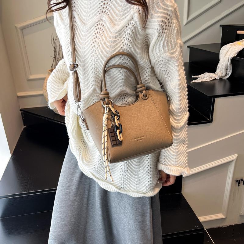 2025 New Autumn and Winter Versatile Tote Bag Women's Fashion Handbag Versatile Light Luxury Shoulder Bag Large-capacity Messenger Bag