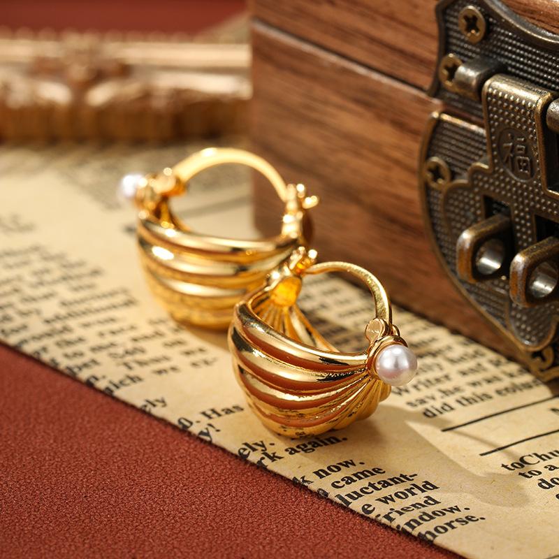 Retro Stripe Imitation Pearl  Women's Earrings Design Simple And Versatile Fashion Women's Earrings