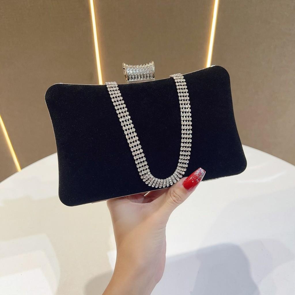 Samtige Abendclutch mit Diamantakzenten für formelle Anlässe