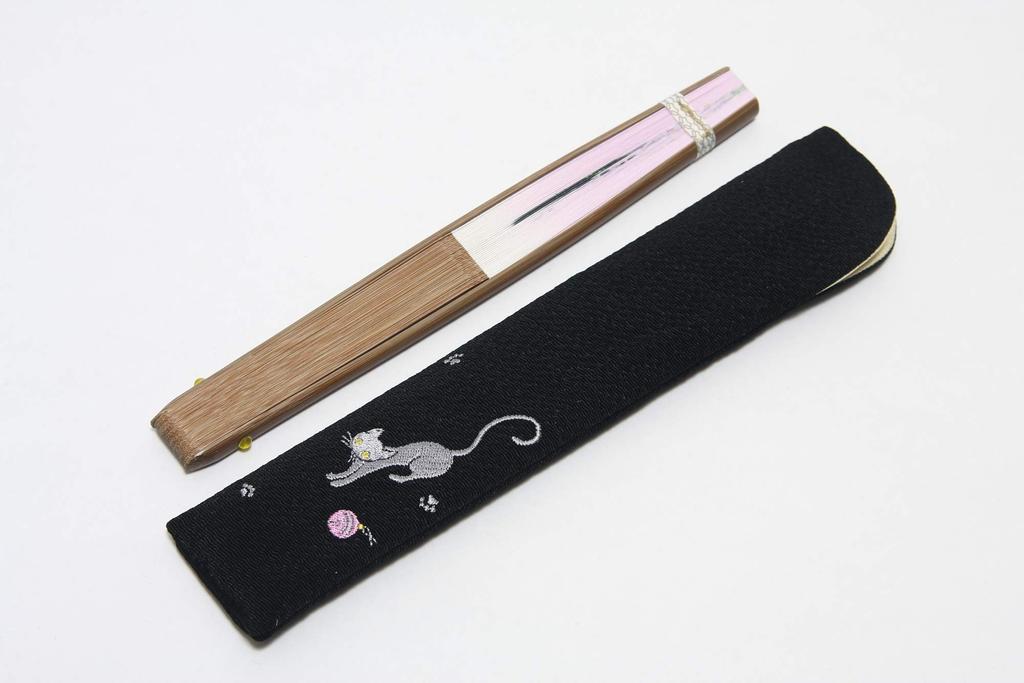 Fan with Fan In a Presentation Made In Japan and Cat [Hasegawa] Women's Kyoto-style Case, Box, (Wisteria Design)