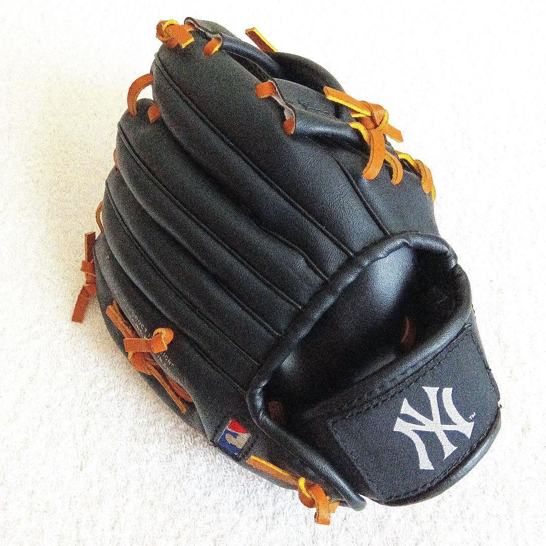 Used [Unused] Wilson Softball Gloves New York Yankees for Infants