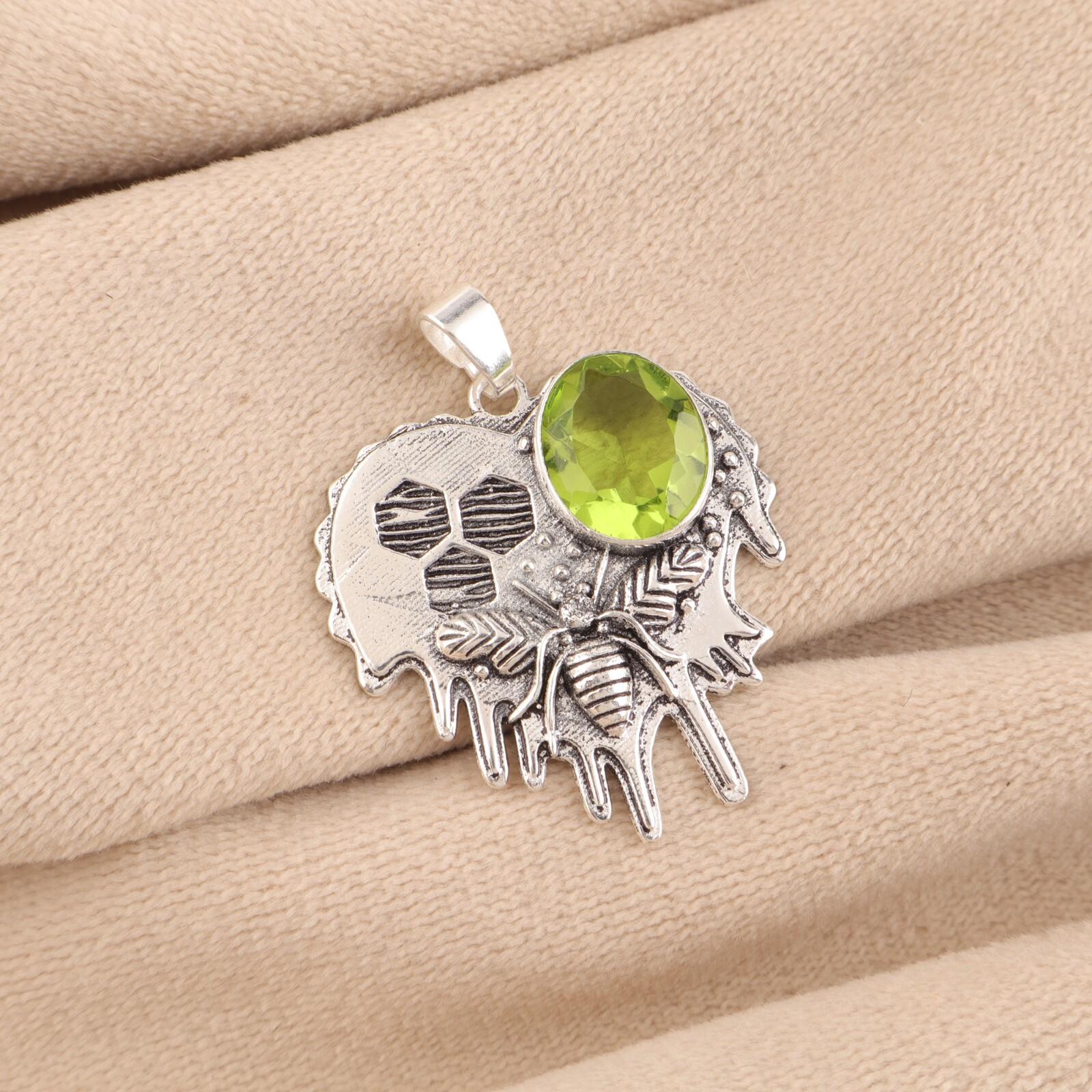 

Перидот Драгоценный камень 925 Стерлинговое серебро Ручной работы Камень августа Кулон 1.49 CP-28-4