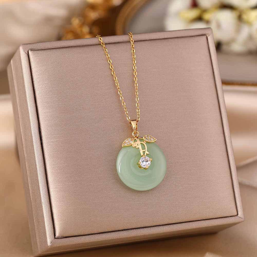 Elegante Pingente de Cabacinha com Fecho de Paz de Jade - Corrente para Clavícula em Aço Titânio no Estilo Chinês Retro