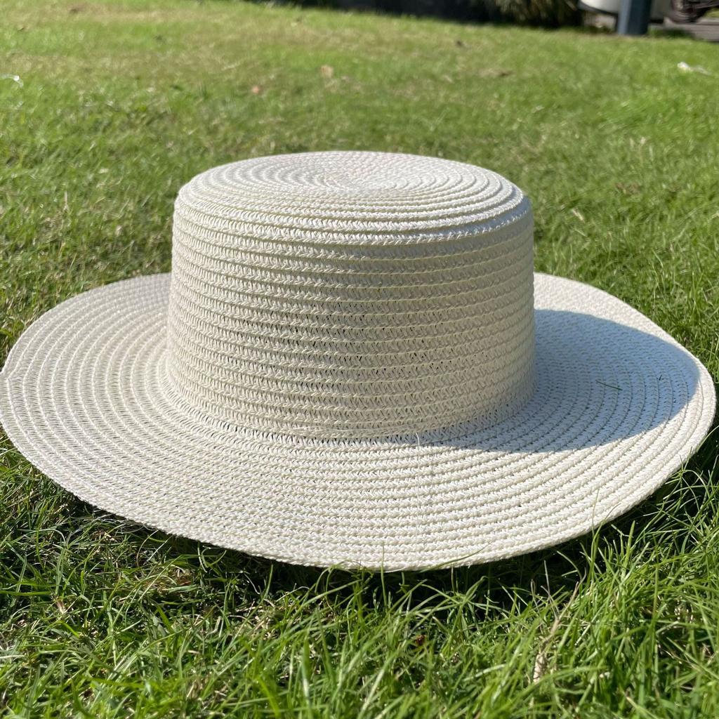 Sommerliche Damen, Erwachsenen-Strohhut, leichter Hutrohling mit flacher Kappe und Krempe, Strandurlaub, Sonnenschutz