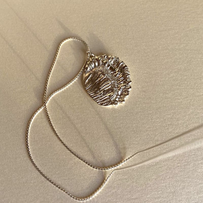 MUHWA bubble flower necklace