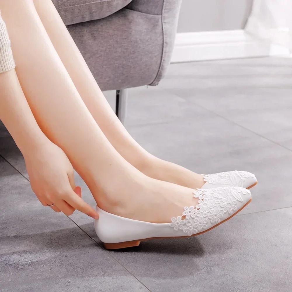 Scarpe Basse da Donna Taglie Forti Scarpe da Sposa in Pizzo Scarpe Basse Bianche a Punta Scarpe Basse Bianche con Fiore in Pizzo Tacchi Alti Scarpe Décolleté da Donna Scarpa di Lusso