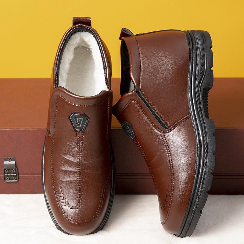 Winter new men's shoes warm casual soft sole comfortable non-slip men's fleece thickened versatile medium and old shoes