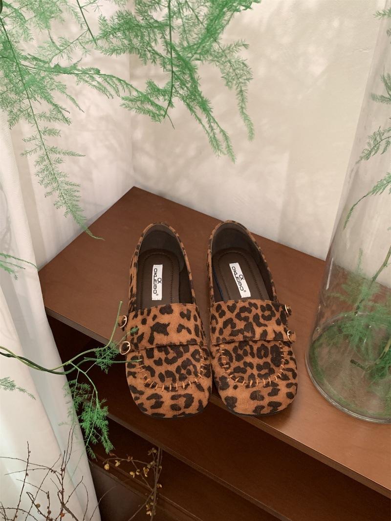 

2025 new fashionable versatile square head shallow mouth low heel grandma shoes casual and comfortable women s single shoes one-pedal loafers 39 леопард друку кольору
