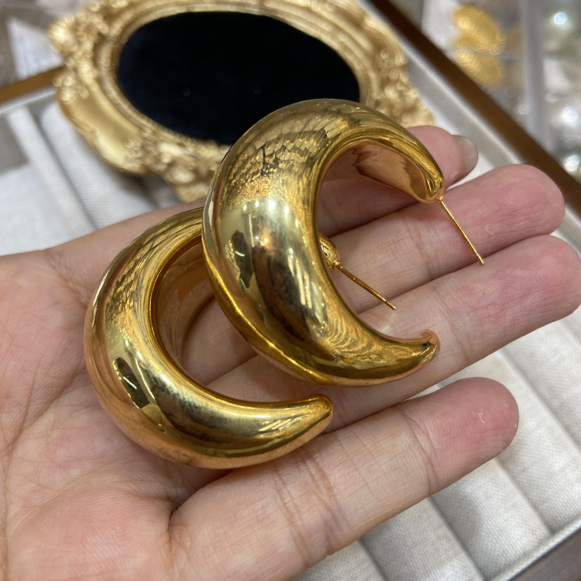 

Simple Earrings Fashion Internet Celebrity Crescent Hollow Earrings Cold Wind Texture Semicircular Moon Earrings