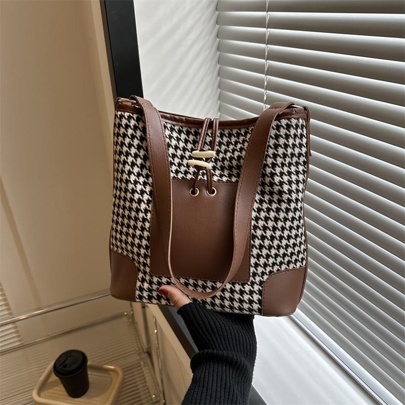 Stylish Vintage Checkered Bucket Bag For Women Large Capacity Fashionable Casual Shoulder Handbag