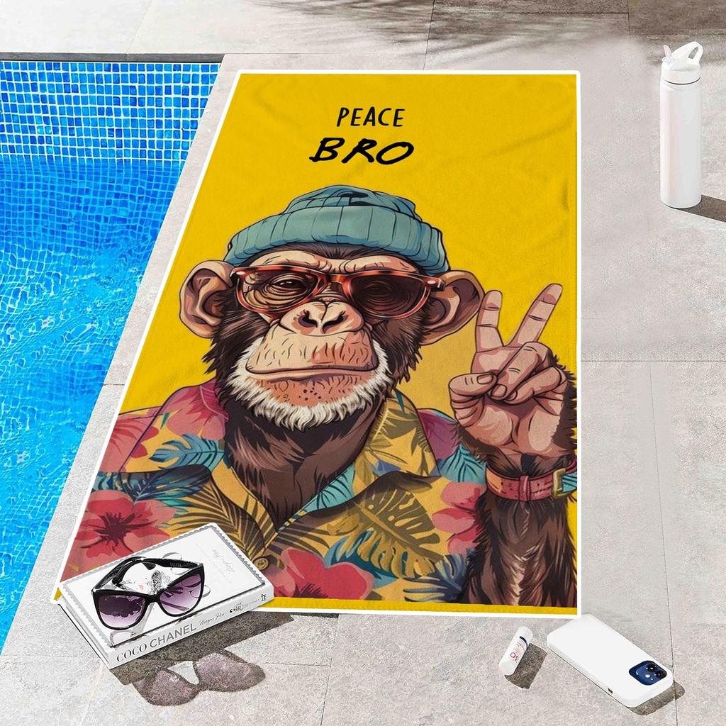 Questo telo da spiaggia in microfibra presenta un divertente design con uno scimpanzé antropomorfo, rendendolo perfetto per le gite in spiaggia, il nuoto