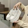 Neue Leder-Sneaker mit dicker Sohle für Damen, Herbst-Sportschuhe mit innerer Höhenerhöhung, lässige Board-Schuhe, Damenschuhe für Studentinnen