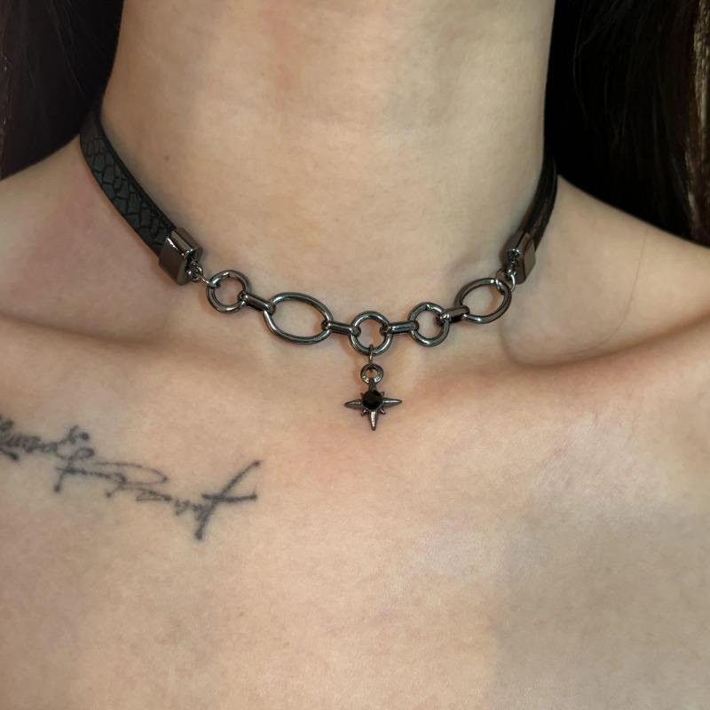 Collier Pendentif Étoile Noir Tendance Y2K pour Femmes Chokers en Cuir Charms Zircon Strass Vintage Punk Cool Bijoux Cadeaux