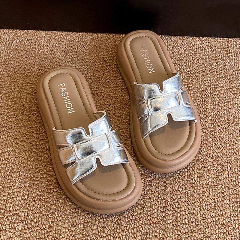 Thick-soled silver cool slippers women's summer wear 2025 new models with skirts, stepping on shit sandals, beach one-word drag