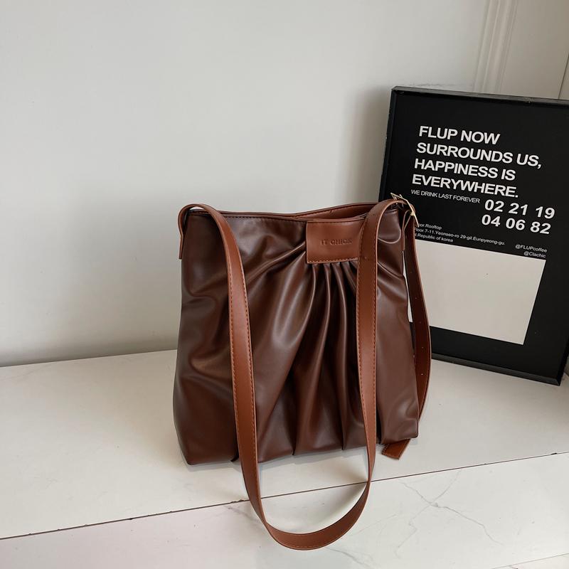 Sac à main à design plissé Mode Bandoulière réglable Sac seau bandoulière Femelle Simple Cuir PU pur Sac fourre-tout sous le bras Café