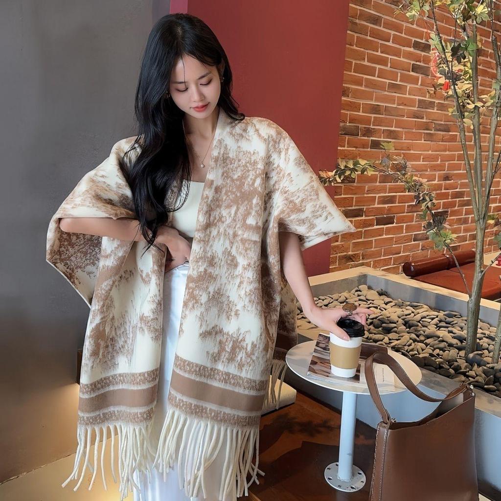 High-End Ink Painting Women's Autumn Winter Shawl Cloak - Warm Travel Cape Outerwear