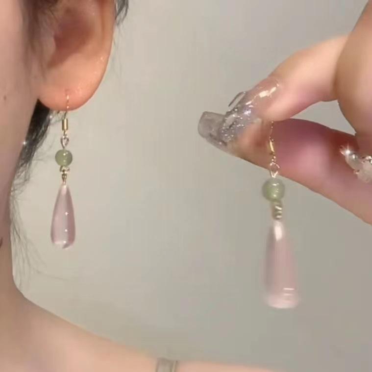 New Chinese Imitation Jade Water Drop Earrings, Versatile Femininity, Fashionable And Trendy Long Earrings, Retro And Sweet Earrings.