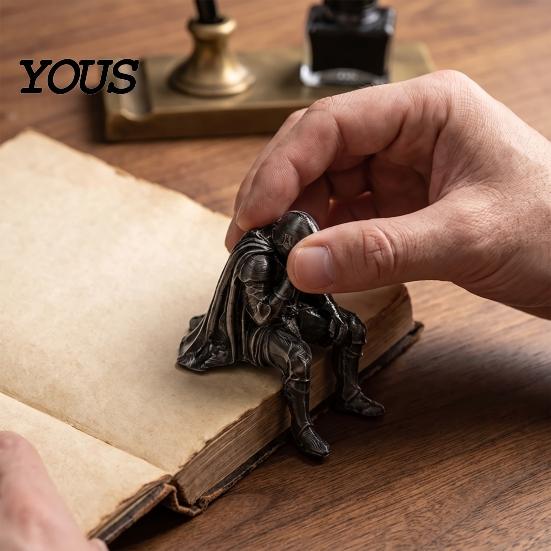 Handmade Style Ornament 3D Printed Medieval Knight Statue, Meditating Figurine with Armor Cloak, Desktop Art Sculpture Vintage Gothic for Bookshelf