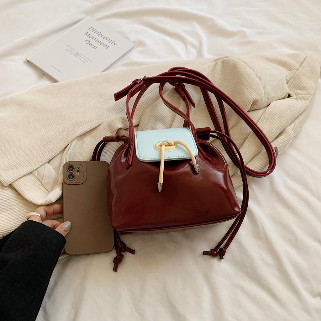 Fashion Trend Contrasting Retro Style Bag New Niche Design Single Shoulder Diagonal Cross Drawstring Bucket Bag