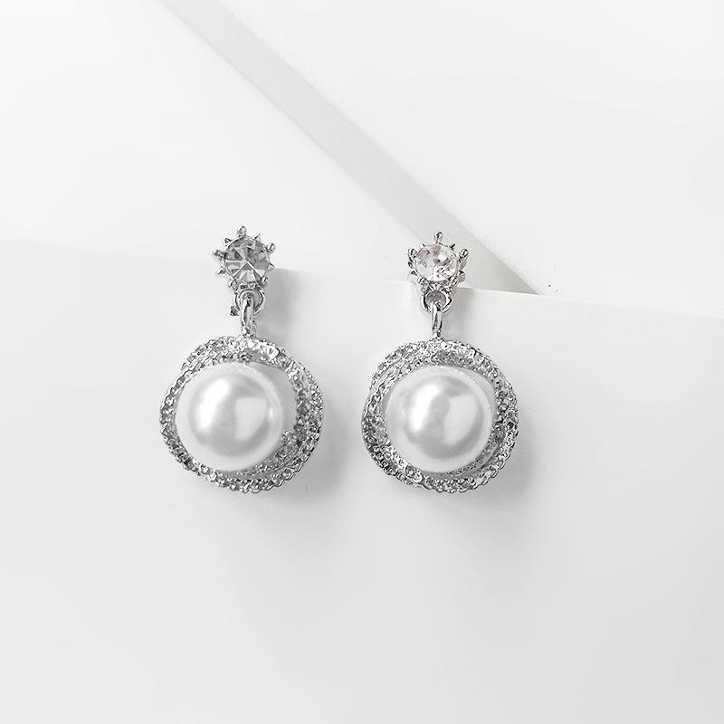 

Red White Ball Pendants Dangle Earrings for Women Crystal Twisted Round Drop Earrings Unique Design Girls Lovely Ear Zircon