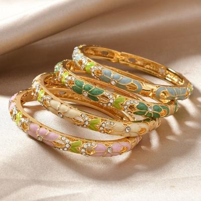 Smaltovaný Vintage Cloisonné Náramek Tradiční Dámský Náramek na Ruku Dutý Květinový Náramek Dívky