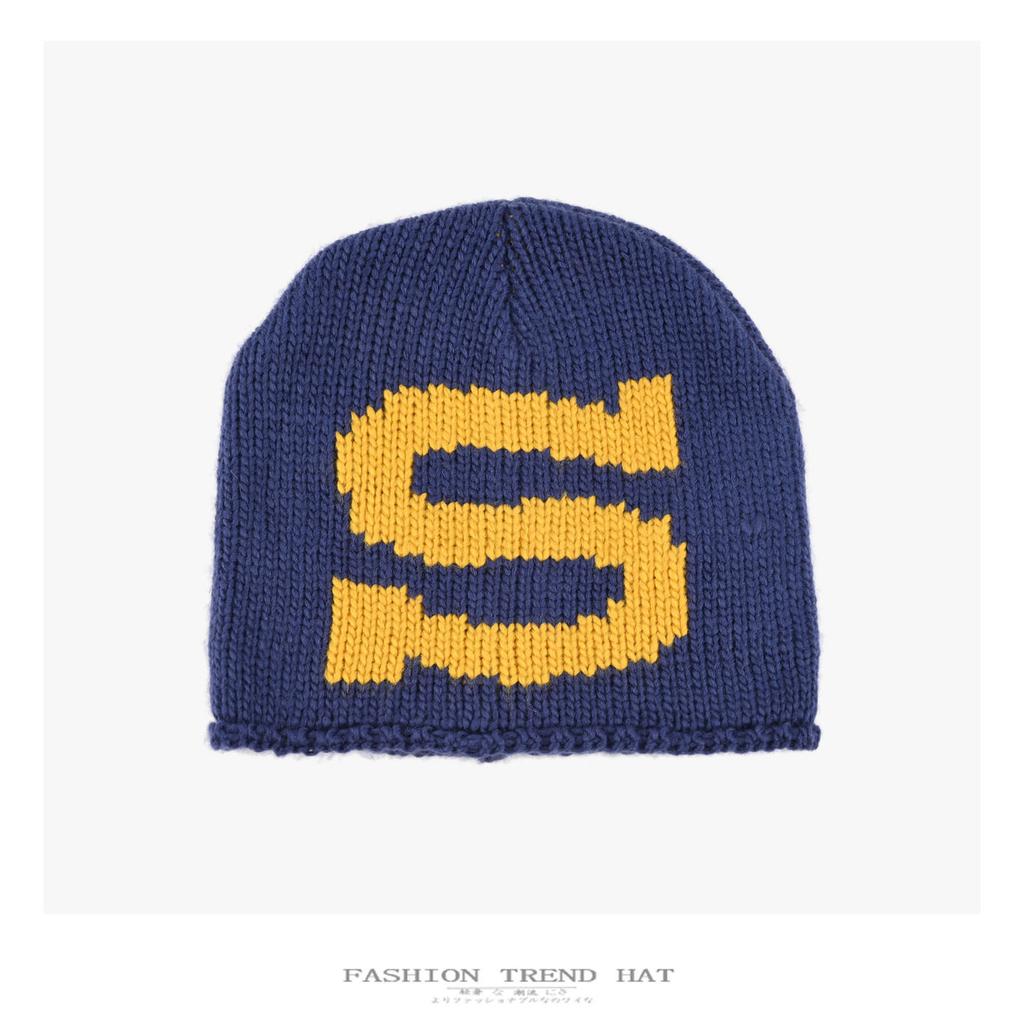 Korean-style color-block S-letter knitted beanie, unisex, for autumn and winter, warm, ear-covering, loose-fitting, and designed to be pulled over