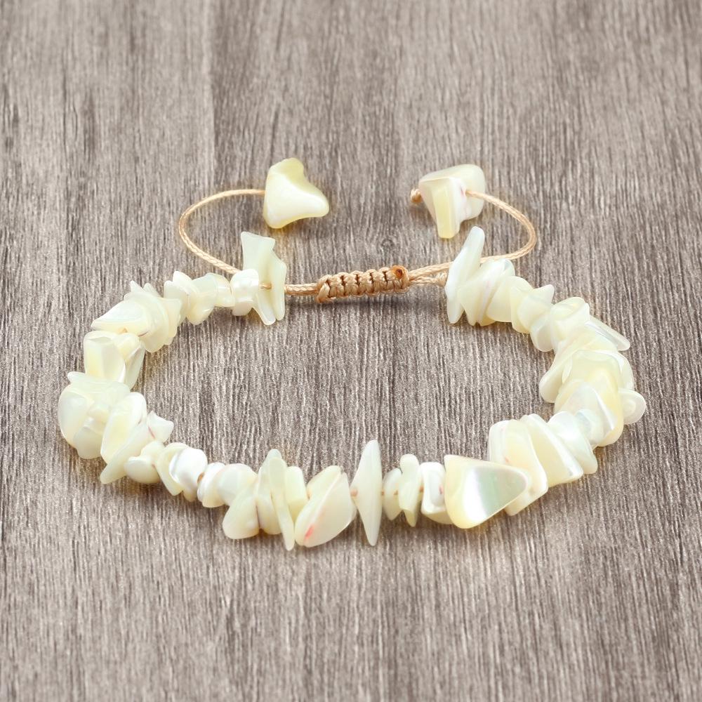 Handgefertigtes Perlenseil-Armband mit unregelmäßigen Muschelsplittern - Verstellbar für Damen