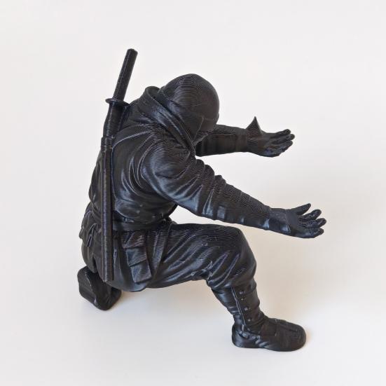 Portalápices Ninja Decoración de Escritorio Portalápices Ninja Arrodillado Soporte para Bolígrafos Impreso en 3D Genial Regalo para Adolescentes Niños Adultos Accesorio de Escritorio de Oficina