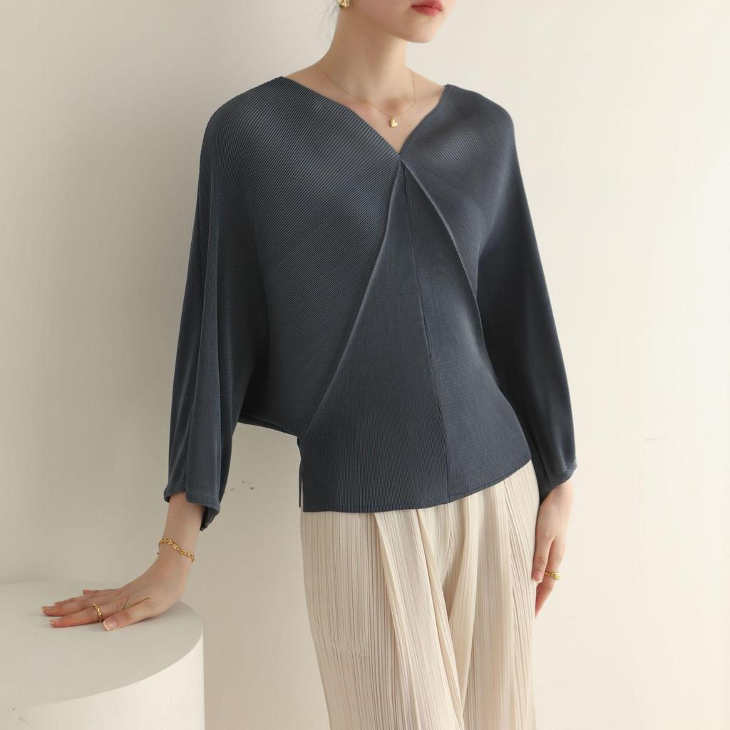 2026 Spring Miyake High-End Pleated Light Luxury Batwing Sleeve Slimming Top