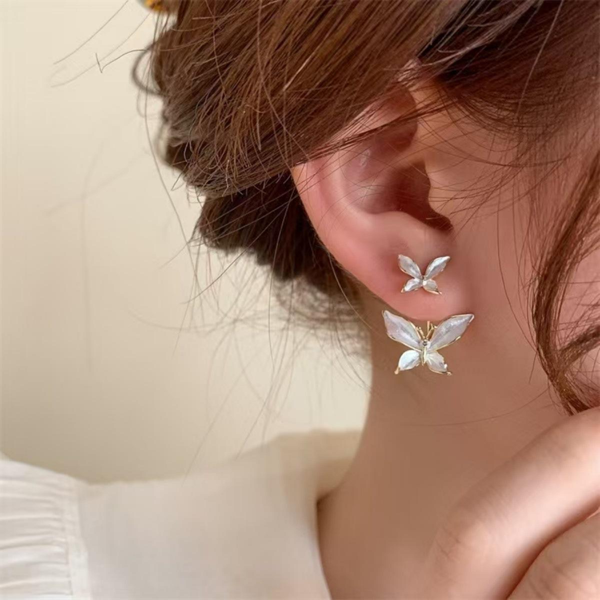 Retro Butterfly Drip Oil Stud Earrings for Women - Niche Design золотой