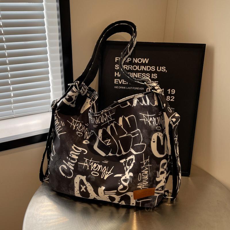 

Yogodlns Trendy Large Capacity Graffiti Print Shoulder Bag Versatile Women High & College Students Streetwear Design Casual Crossbody Bag Backpack 41x15x31cm синій